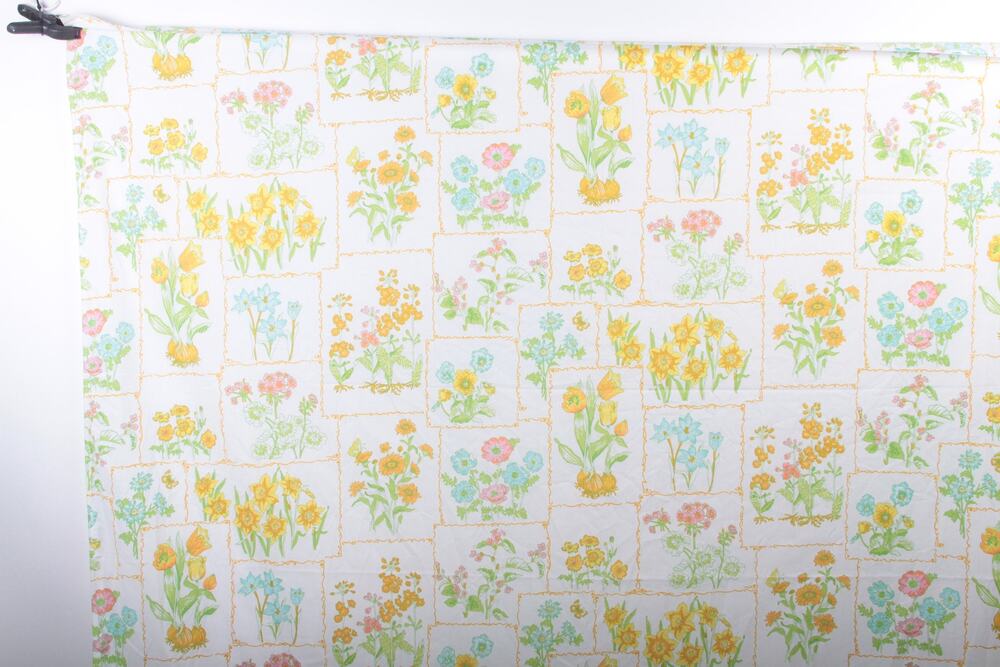 Vintage Full 1970's Bed Sheet Flowers White Sheet Bed Sheet Fabric Flowers